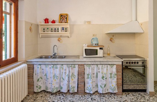 Fauglia House | Holiday Home 'Poggio6' with Shared Pool, Private Terrace and Wi-Fi
