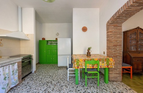 Fauglia House | Holiday Home 'Poggio6' with Shared Pool, Private Terrace and Wi-Fi
