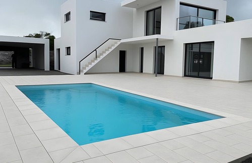 Angra do Heroismo Apartment | Holiday Home 'Bella Casa' with Mountain View, Pool and Air Conditioning