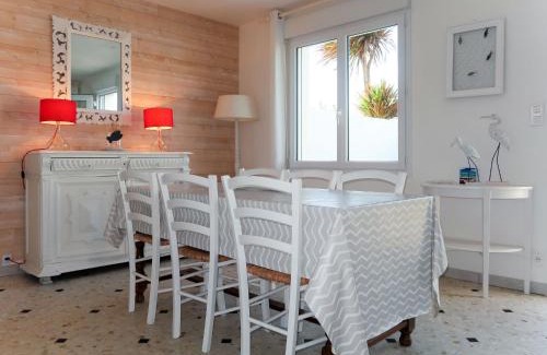 Plozevet House | Holiday Home Rendez-vous à la plage by Interhome