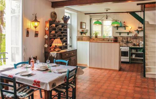 La Foret-Fouesnant House | Holiday Home Rue De Kroas Prenn