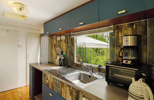 Detern House | Holiday Home 'Süßes Häuschen Am See' with Private Terrace and Private Garden