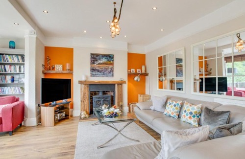 Looe House | Holiday Home Sandy by Interhome