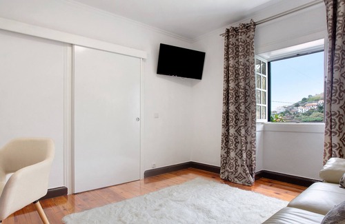 Tabua House | Holiday Home "Sea La Vie Madeira" with Shared Terrace & Wi-Fi