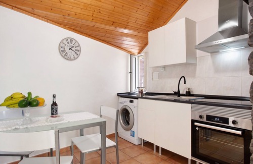 Tabua House | Holiday Home "Sea La Vie Madeira" with Shared Terrace & Wi-Fi