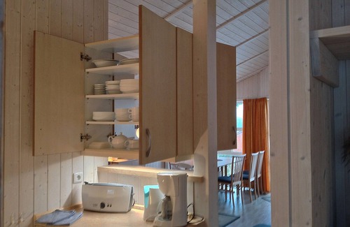 Sieseby House | Holiday Home 'Skipper-Lodge West' with Sea View, Private Terrace and Wi-Fi