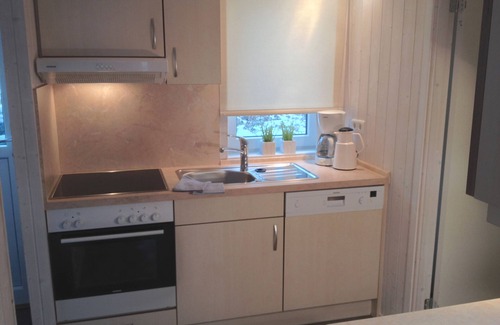 Sieseby House | Holiday Home 'Skipper-Lodge West' with Sea View, Private Terrace and Wi-Fi