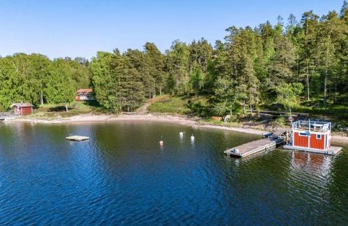 Stavsnas House | Holiday Home Smultronstället by Interhome
