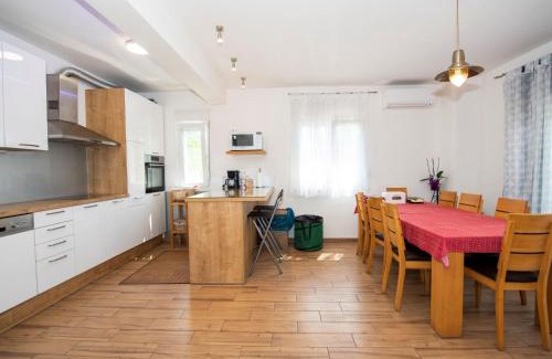 Kastel Gomilica House | Holiday Home Stella kastela by Interhome