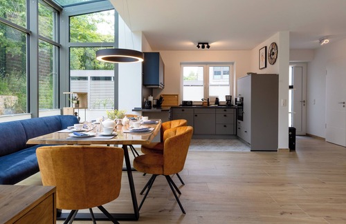 Dangast House | Holiday Home 'Strandnest Dangast' with Private Terrace, Private Garden and Wi-Fi