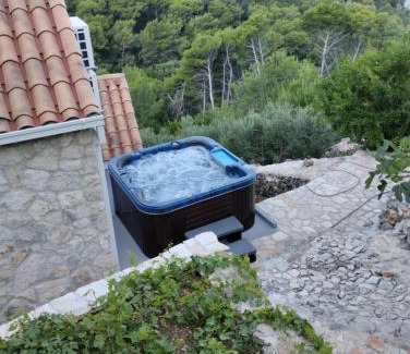 Zivogosce House | Holiday home Sweet Shelter with jacuzzi