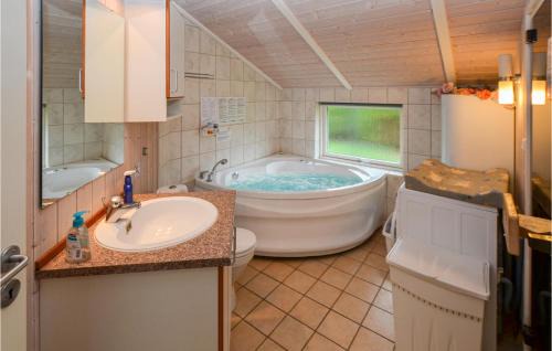 Mommark Strand House | Holiday Home Sydals 6
