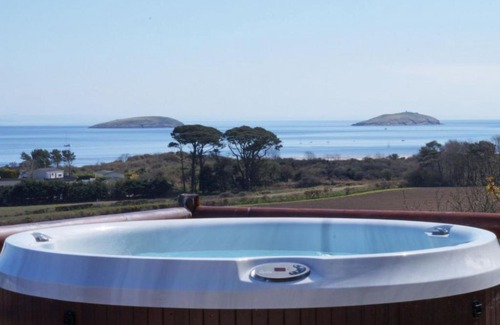 Mynytho House | Holiday Home Uwch y Castell by Interhome