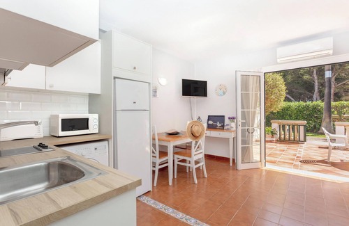 Cala'n Bosch House | Holiday Home 'Villa Seve' close to the Beach with Shared Pool & Wi-Fi