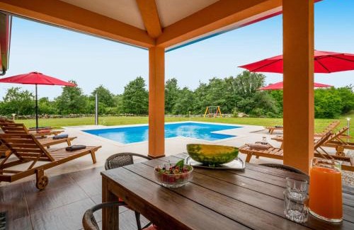 Karojba House | Holiday Home Villa Frankovići by Interhome