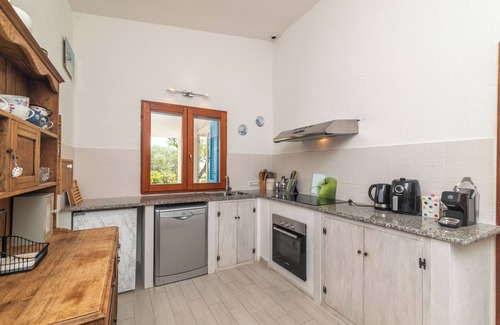 San Teodoro House | Holiday Home 'Villa singola con vista mare' with Sea View, Garden & A/C
