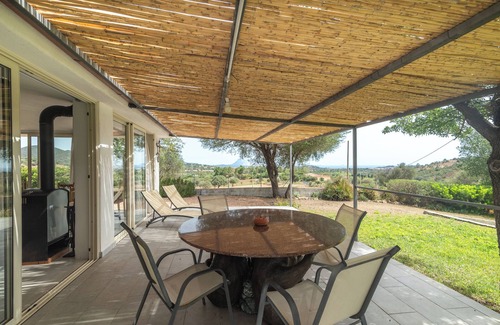 San Teodoro House | Holiday Home 'Villa singola con vista mare' with Sea View, Garden & A/C