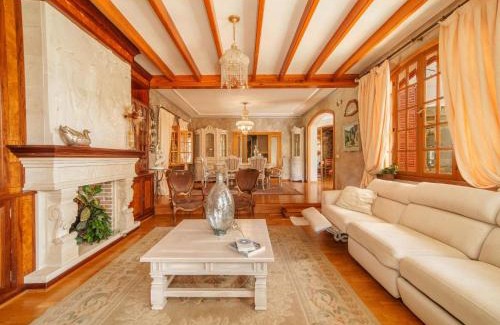 Es Pelats House | Holiday Home Villa Munar I by Interhome