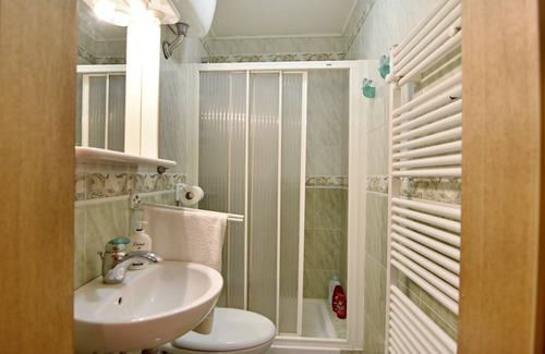 Radini House | Holiday home with a fenced garden, terrace, air conditioning and parking space near Umag