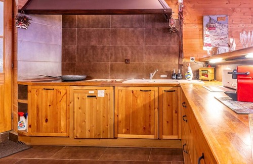 Mont-Dore House | Holiday home with 6 bedrooms, pool table, sauna, and foosbal, Villa Jumelia