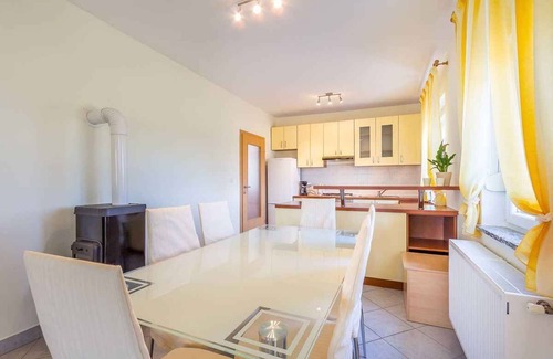 Valtura House | Holiday home with garden and air conditioning
