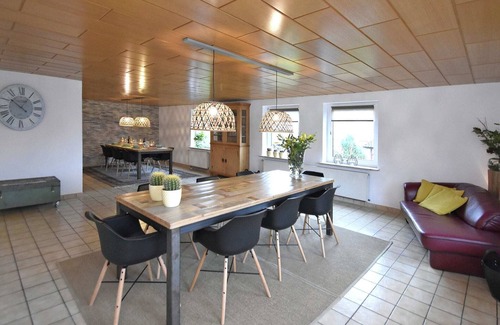 Naumburg House | Holiday home with private garden