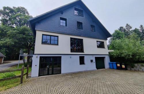 Friedrichshoehe Apartment | Holiday Home with Terrace, cleaning included