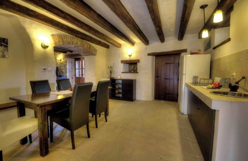 Kotli House | Holiday home with terrace and barbecue