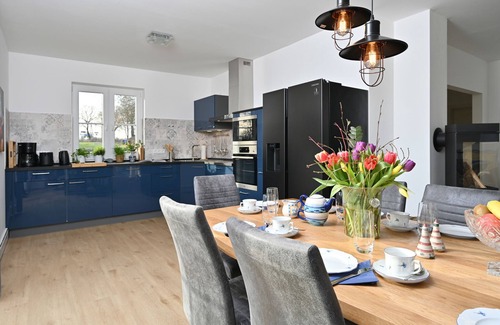 Puddemin House | Holiday home with thatched roof, large property and private road to the port