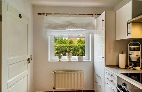 Wangerland House | Holiday Home 'Zeit Und Meer Hooksiel' with Private Terrace, Private Garden and Wi-Fi