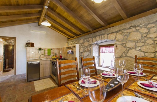 Brsec House | Holiday house Brsec for 1 - 8 persons with 3 bedrooms - Row house