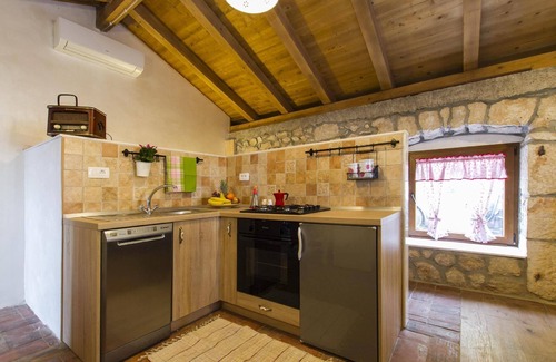 Brsec House | Holiday house Brsec for 1 - 8 persons with 3 bedrooms - Row house