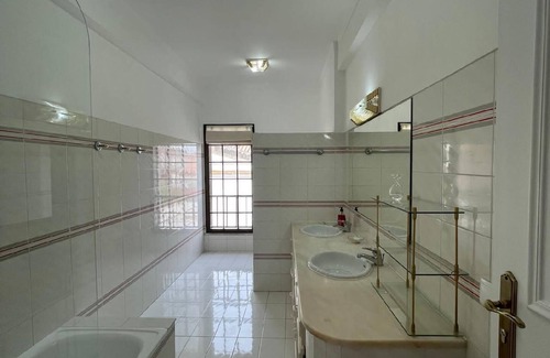 Gambelas House | Holiday house Faro for 1 - 10 persons with 5 bedrooms - Holiday home
