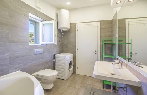 Tugare House | Holiday house Joanna - with pool: - Tugare, Riviera Omis, Croatia