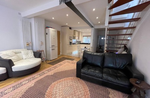 Acton House | Holiday house London for 1 - 7 persons with 4 bedrooms - Row house