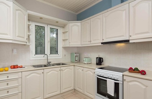 Koutsi House | Holiday house Longos for 1 - 6 persons with 3 bedrooms - Holiday home