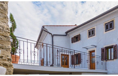 Pican House | Holiday House Panorama with shared pool/Apartment A3