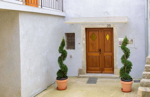 Pican House | Holiday House Panorama with shared pool/Apartment A3