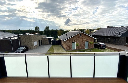 Barssel House | Holiday house Panoramadeck on Lake Harkebrügger See with sauna and fireplace