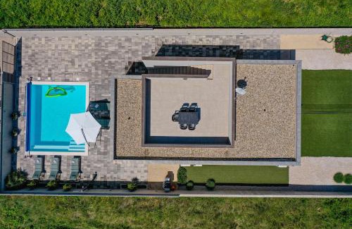 Privlaka House | Holiday house Sara with heated pool