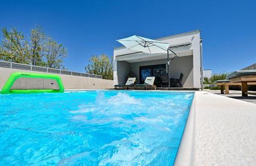 Privlaka House | Holiday house Sara with heated pool