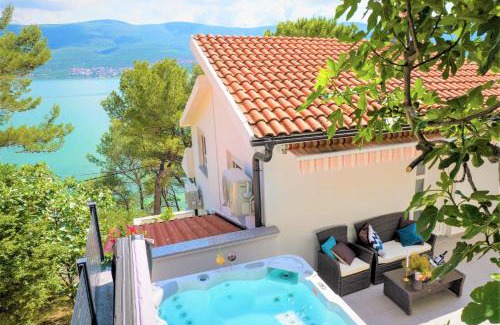 Donji Karin Villa | Holiday house VILLA ROSE * on the beach