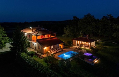 Strpacici House | Holiday house Visnjan for 1 - 8 persons with 4 bedrooms - Holiday home