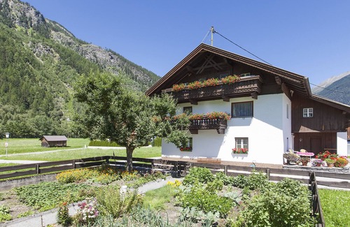 Runhof Apartment | Holiday in top location - Quaint and real - Winter like summer dreamlike (near Sölden)