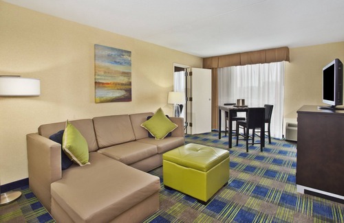 Fairlawn Hotel | Holiday Inn Akron West - Fairlawn by IHG