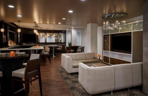 Eisenhower East Hotel | Holiday Inn Alexandria at Carlyle by IHG