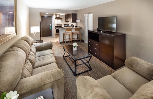 Northlake Hotel | Holiday Inn Atlanta-Northlake by IHG