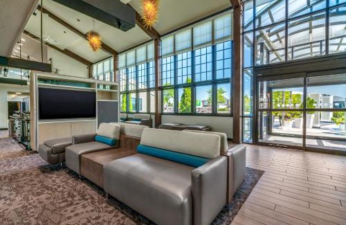 Hyannis Hotel | Holiday Inn Cape Cod - Hyannis by IHG