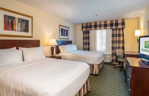 Marshfield Hotel | Holiday Inn & Conference Center Marshfield by IHG
