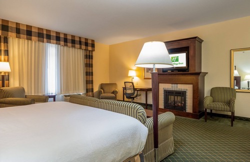 Marshfield Hotel | Holiday Inn & Conference Center Marshfield by IHG